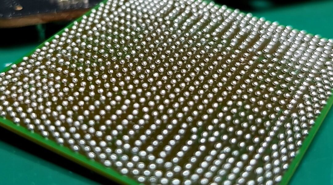 Reparaciones de chips BGA con reballing en iPhone.